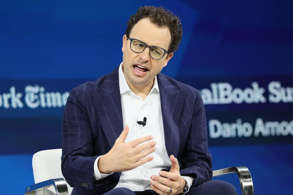 危险，摩根暴裁2500人，AI金融替代潮已彻底失控