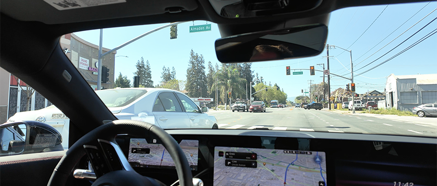 我在硅谷闹市区，体验黄仁勋同款L2++自动驾驶