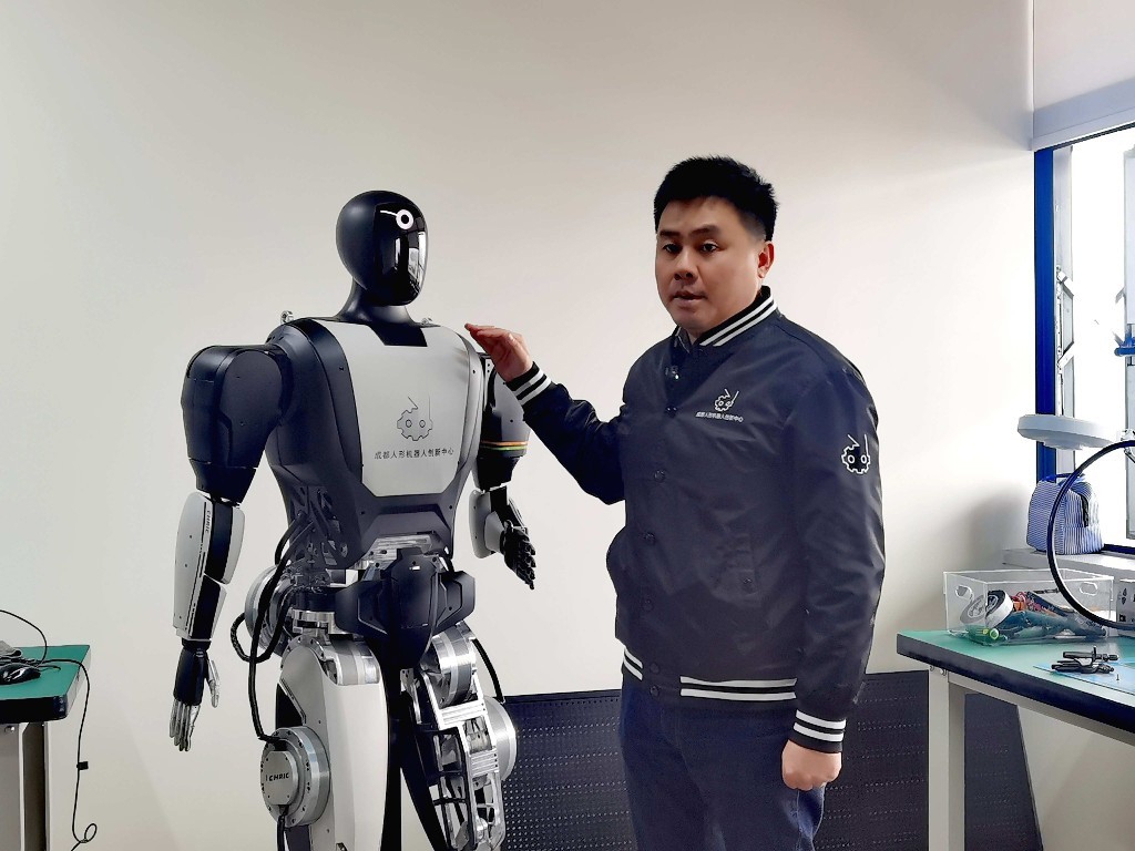 一场没有硝烟的"围猎"：造家电的想变成机器人，造机器人的想掌管家电