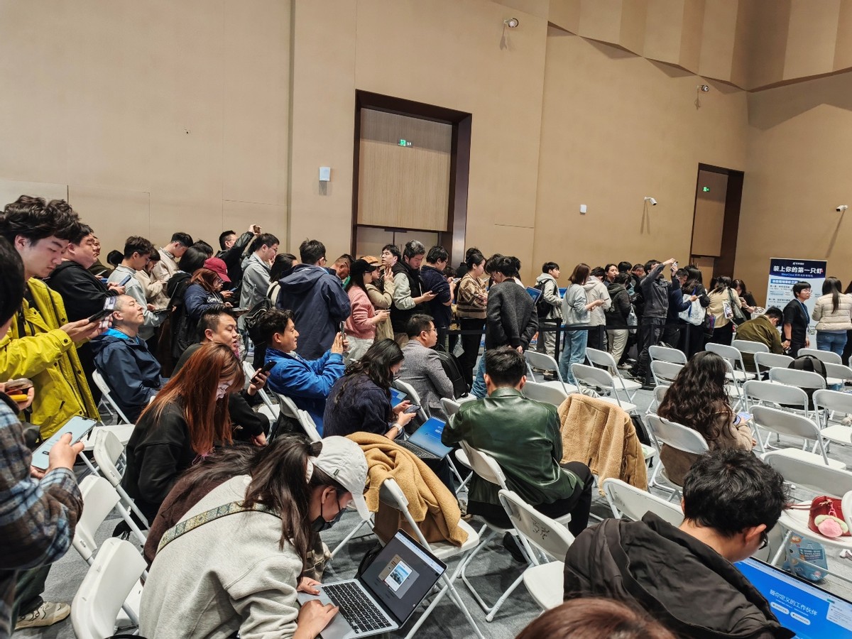 开会也能“装龙虾”？阶跃StepClaw承包GDPS 2026全场人气