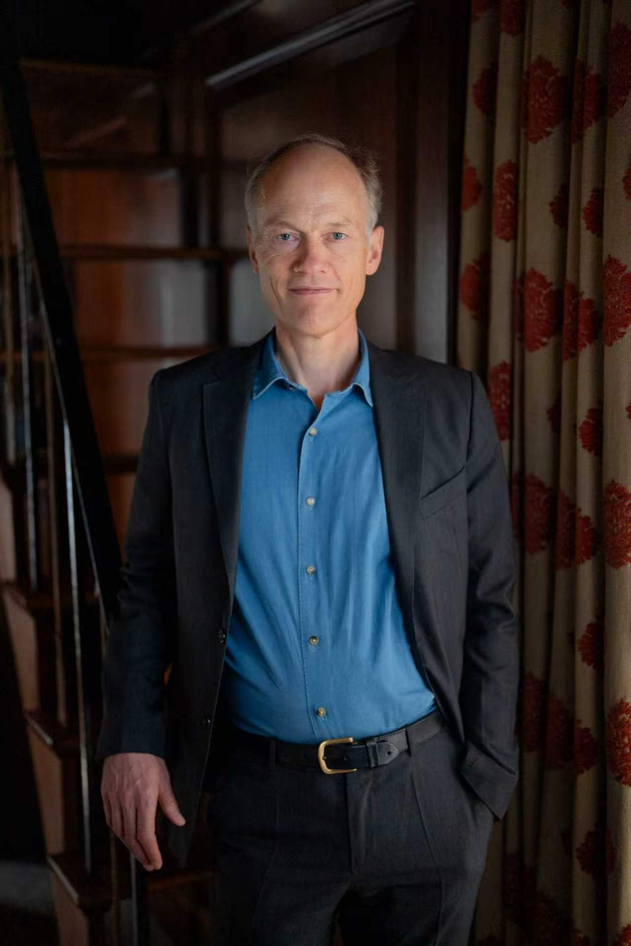 DeepMind创始人传记作者马拉比：不要让机器替你做所有事，新的工作机会在人际连接里