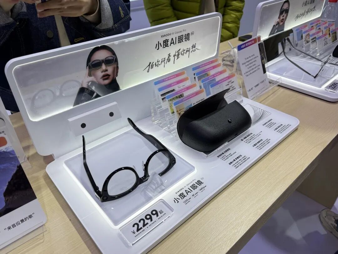 AI眼镜，还在追赶iPhone时刻