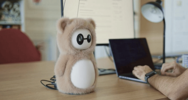 黄仁勋也站台的抱抱脸机器人卖爆了，背后公司竟来自中国