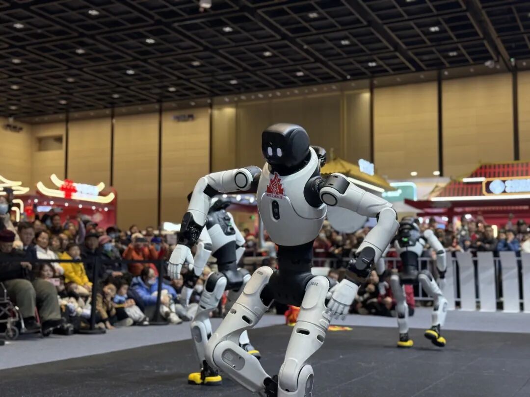 人形机器人有了泰森的身体，却还在等霍金的大脑