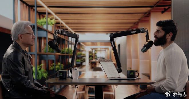 老黄可能开始焦虑了