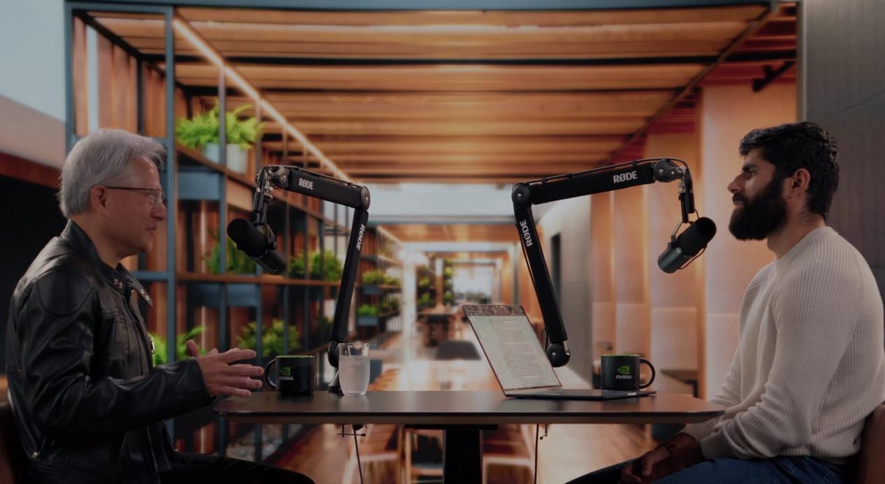 黄仁勋呼吁中美加强 AI 合作，直言出口管制难遏中国算力