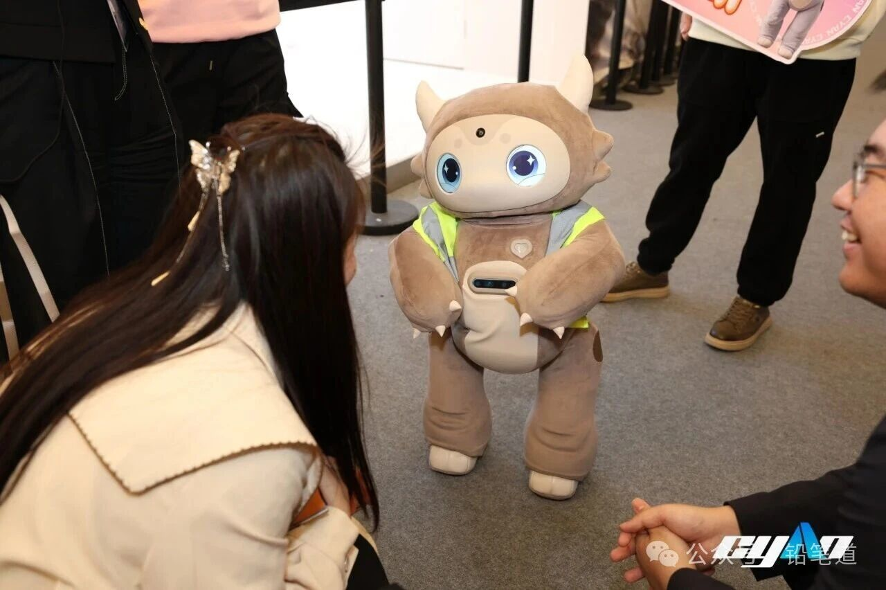 前华为90后，又融资近亿：教机器人卖萌