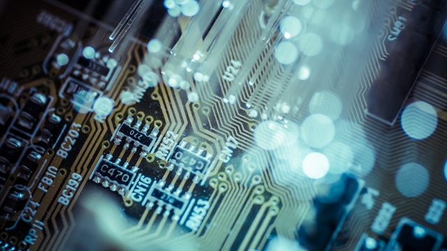 苹果自研AI服务器芯片Baltra曝光：直接采购三星玻璃基板，把控封装质量