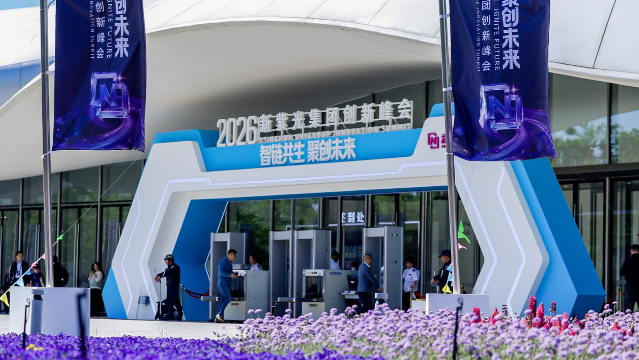思特威、紫光展锐联手布局 MicroLED 高速光互连，打造国产化 AI 算力集群短距高速互连方案