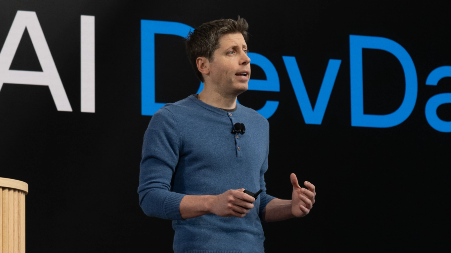 OpenAI CEO 萨姆 · 奥尔特曼：AI 普及不太可能引发“就业末日”