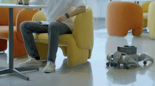 阿里Qwen-Robot 系列发布 让机器人会想会走会动手