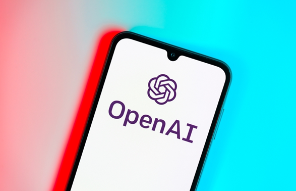 AI人才争夺战再升级：OpenAI芯片元老“002号员工”转投Anthropic