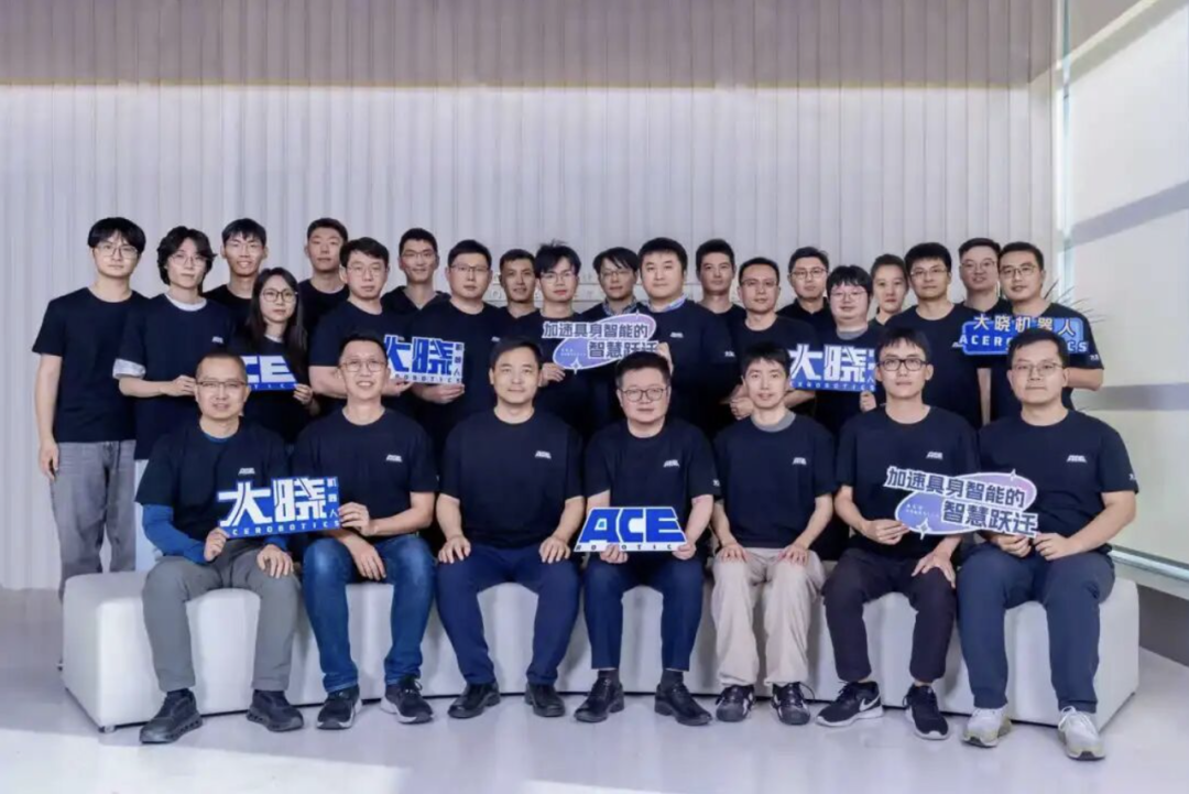 头部具身大脑公司再获数亿美元融资！世界模型路线，15家VC抢着投