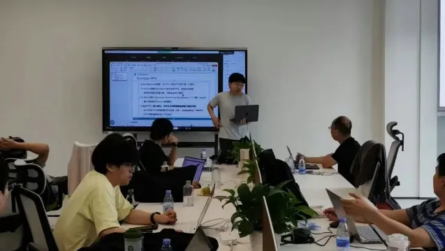 深圳国产芯片成功训练万亿级 AI 大模型：依托华为昇腾 910C，达到工业级运行标准