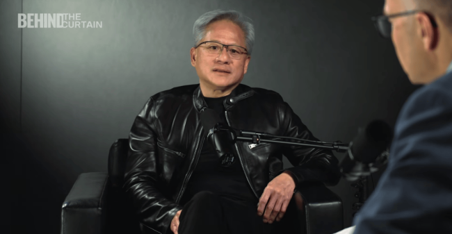 力挺中国AI模型，黄仁勋70分钟访谈回应AI争议：优秀开源模型应该被使用、英伟达的成功可能复现、AI消灭一半岗位是胡说八道