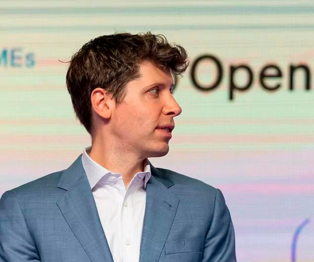 OpenAI CEO 奥尔特曼：人类已经进入了“奇点”时代